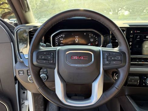 Used 2026 GMC Sierra 1500 SLT AWD/4WD image 9