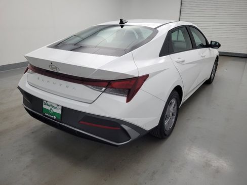Used 2024 Hyundai Elantra SE FWD image 9