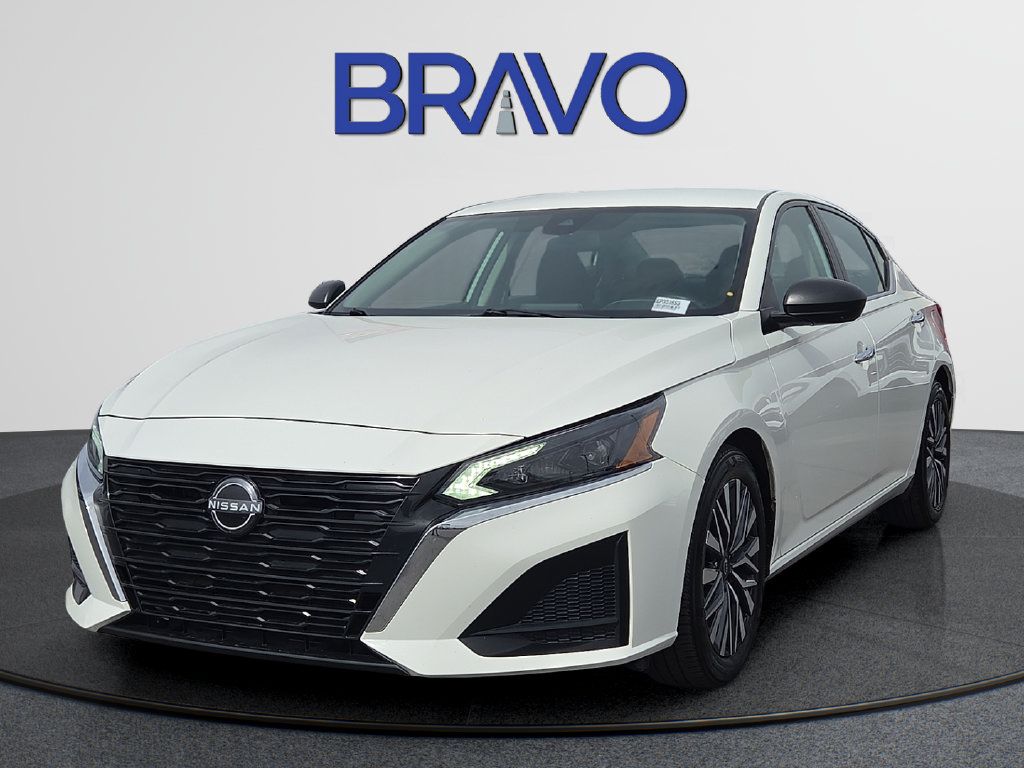 Used 2025 Nissan Altima 2.5 SV FWD image 1