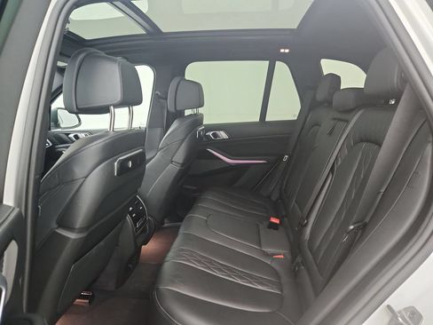Used 2025 BMW X5 xDrive50e AWD/4WD image 32