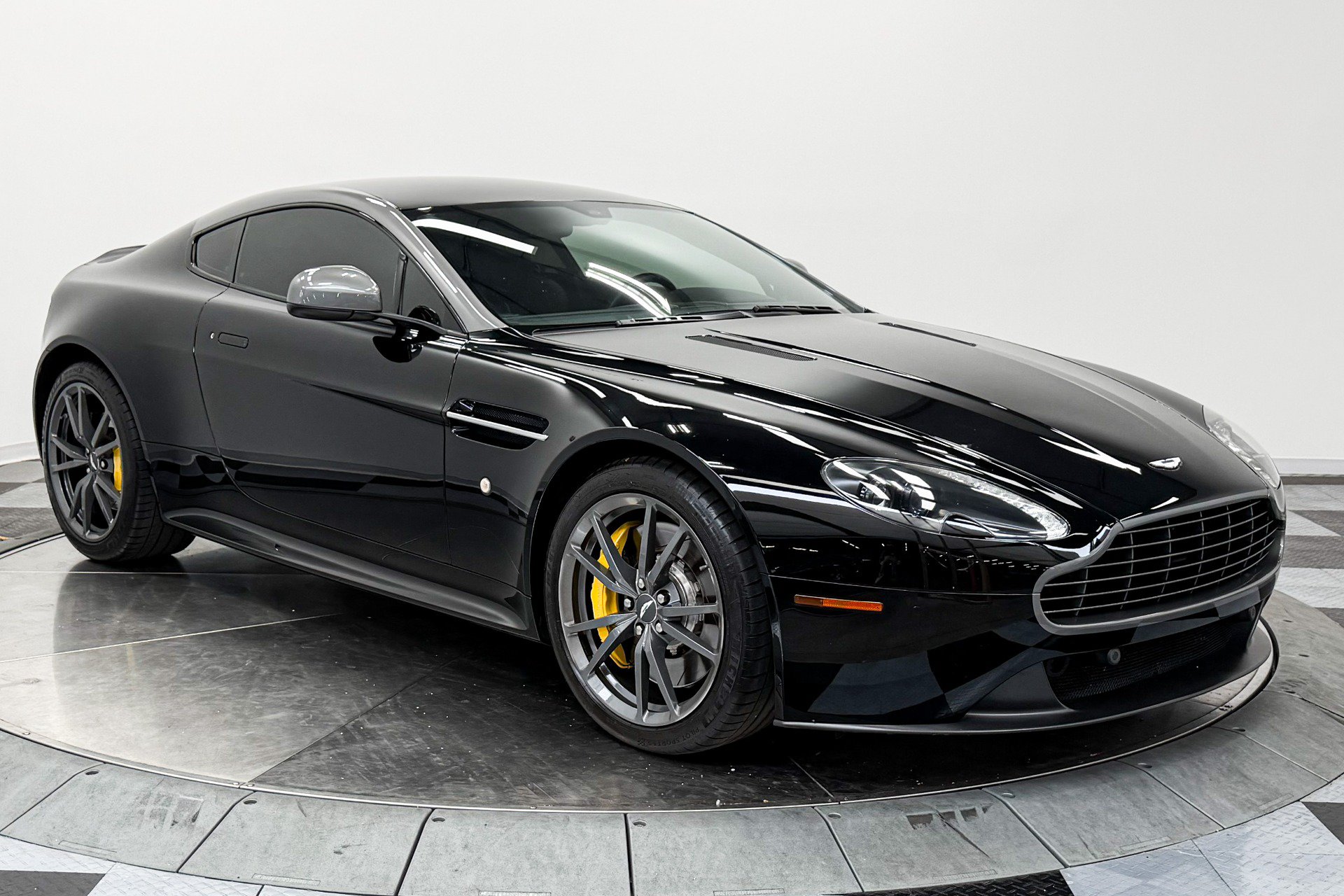 Used 2015 Aston Martin V8 Vantage GT RWD image 29