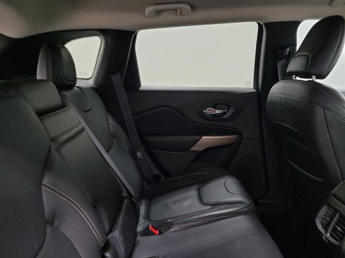 Used 2018 Jeep Cherokee Limited image 19