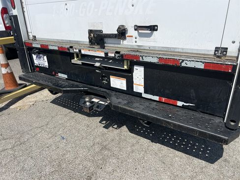 Used 2021 GMC Savana 3500 Extended w/ Power Convenience Package RWD image 17