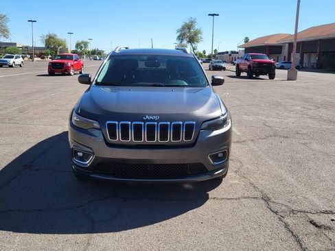Used 2019 Jeep Cherokee Limited image 3