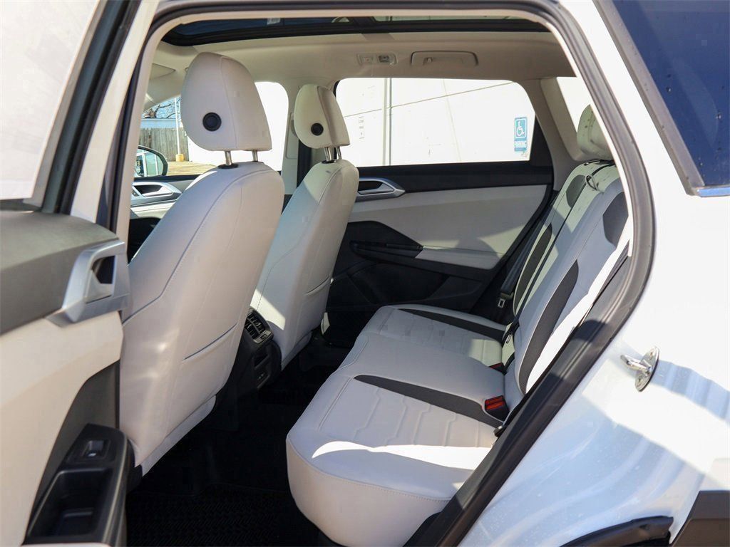 New 2026 Volkswagen Taos SE AWD/4WD image 15