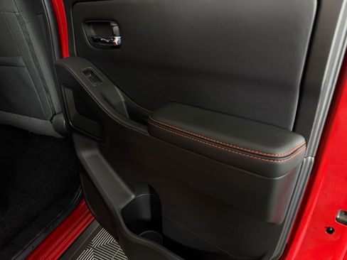 Used 2025 Nissan Frontier PRO-4X image 27