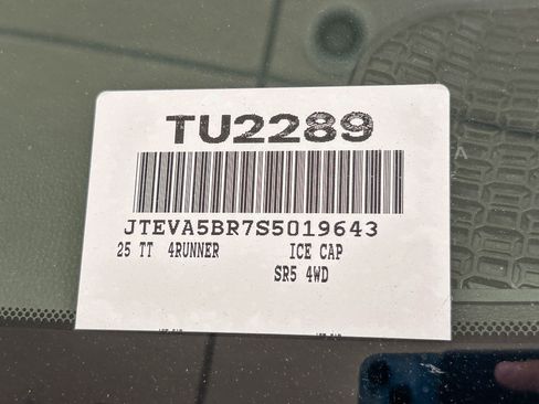 Used 2025 Toyota 4Runner SR5 AWD/4WD image 28