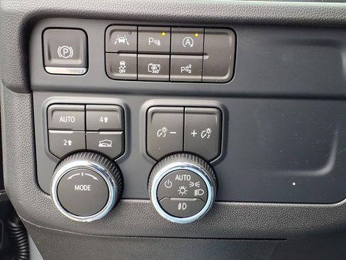 New 2026 Chevrolet Suburban Premier image 19