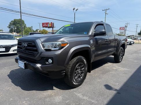 Used 2018 Toyota Tacoma SR5 RWD image 3