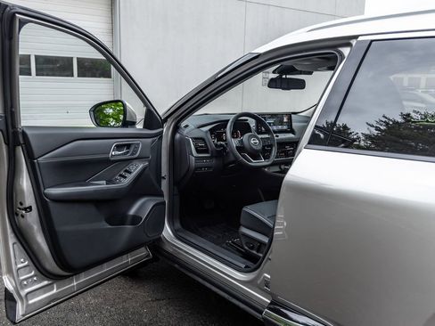 Used 2024 Nissan Rogue Platinum w/ Platinum Premium Package AWD/4WD image 27