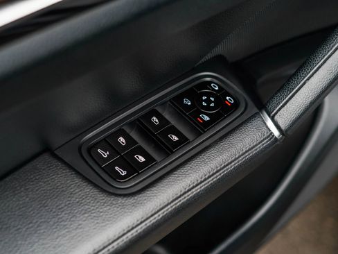 Used 2019 Porsche Cayenne AWD/4WD image 10