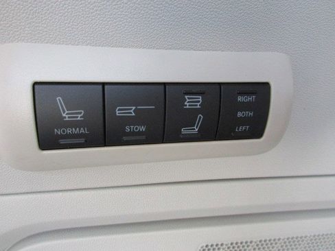 Used 2010 Chrysler Town & Country Limited w/ Entertainment Group #3 image 39