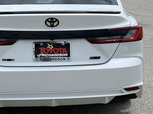 Used 2025 Toyota Camry XSE FWD image 6