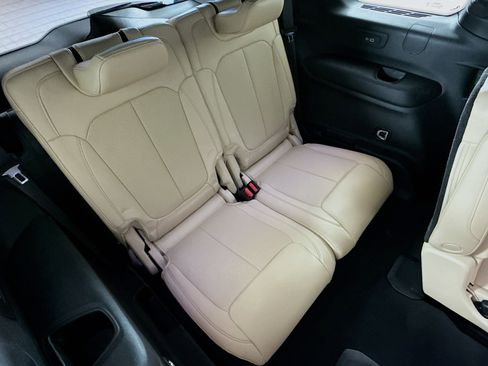 Used 2023 Jeep Grand Cherokee L Limited w/ Luxury Tech Group II image 25