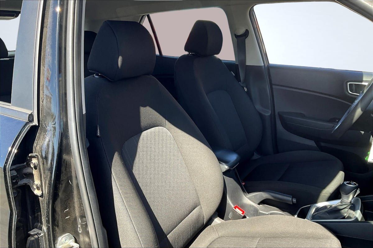 Used 2024 Hyundai Venue SE FWD image 7