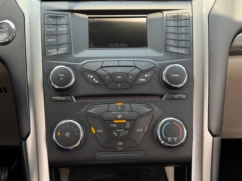 Used 2017 Ford Fusion SE FWD image 12