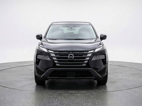 Used 2025 Nissan Rogue SV image 2