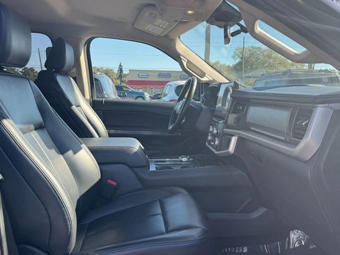 Certified 2024 Ford Expedition Max XLT image 9