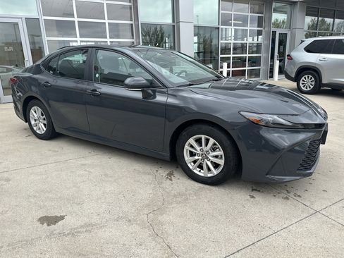 Used 2025 Toyota Camry LE image 2