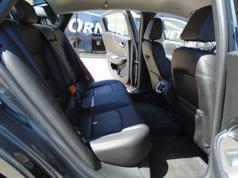 Used 2016 Chevrolet Malibu LT w/ Leather Package image 11