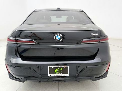 Used 2026 BMW 740i w/ Premium Package RWD image 12