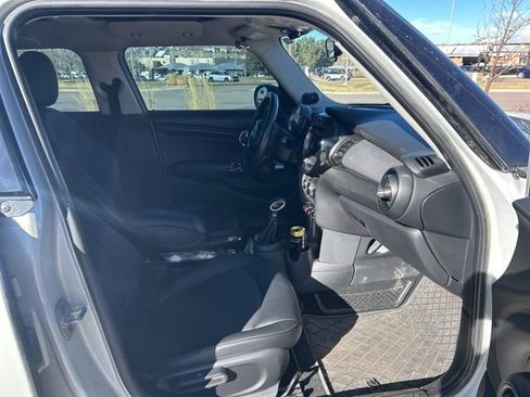 Used 2017 MINI Cooper 4-Door Hardtop image 8