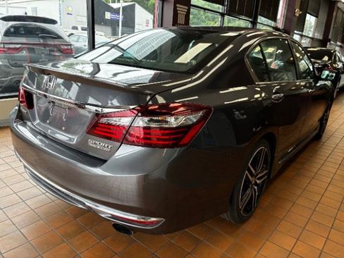 Used 2017 Honda Accord Sport Special Edition image 10