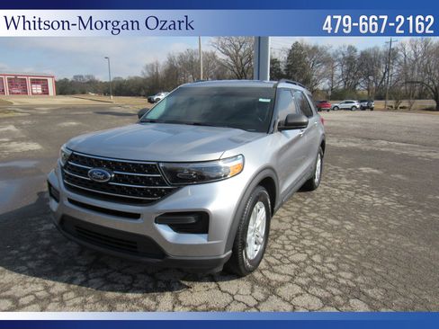 Used 2021 Ford Explorer XLT image 2