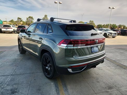 Certified 2026 Volkswagen Atlas Cross Sport SE FWD image 5