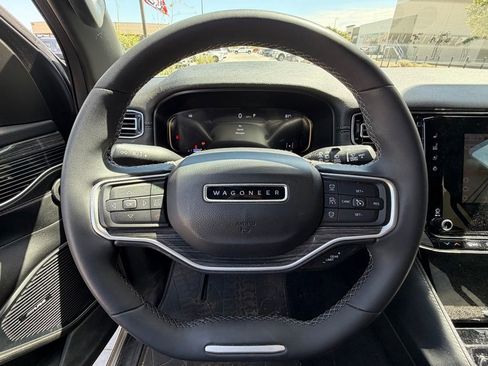 Used 2022 Jeep Wagoneer Series II RWD image 15