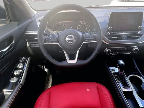 Used 2023 Nissan Altima 2.5 SR FWD image 5