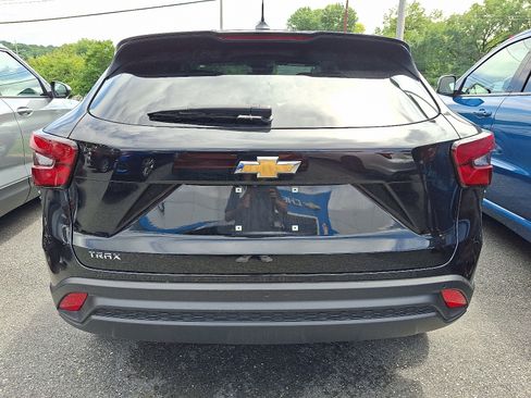 Certified 2025 Chevrolet Trax LS w/ Driver Confidence Package FWD image 5