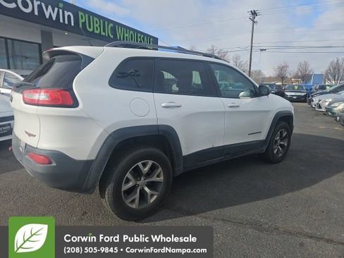 Used 2015 Jeep Cherokee Trailhawk image 3