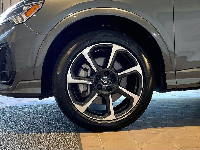 Certified 2025 Audi Q3 2.0T Premium Plus w/ Premium Plus Package AWD/4WD image 11
