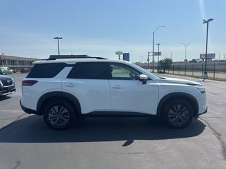 Used 2022 Nissan Pathfinder SV video 2