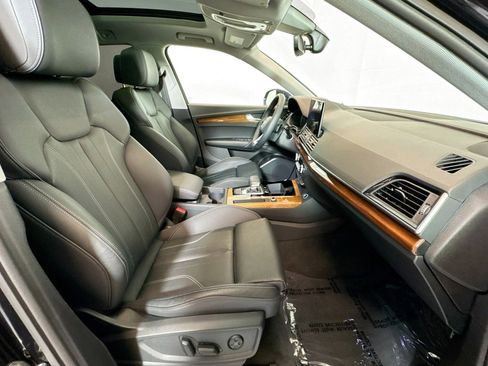 Used 2024 Audi Q5 e Premium w/ Convenience Package image 27