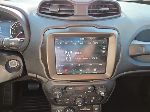 Used 2023 Jeep Renegade Latitude AWD/4WD image 14