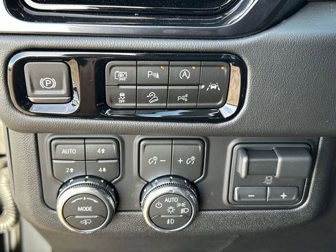 New 2026 GMC Yukon AT4 w/ AT4 Premium Plus Package image 18