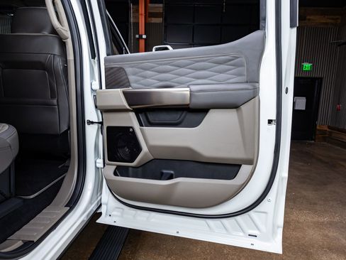 Used 2026 Ford F450 Platinum w/ Platinum Plus Package image 38