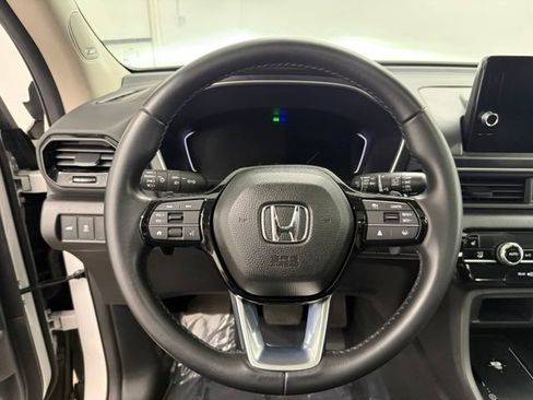 Used 2025 Honda Pilot Touring image 32