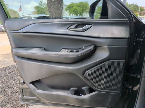 Used 2024 Jeep Grand Cherokee Altitude RWD image 13