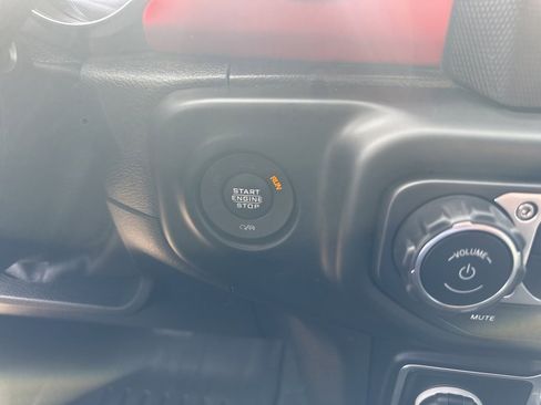 Used 2021 Jeep Gladiator Rubicon w/ Cold Weather Group image 11