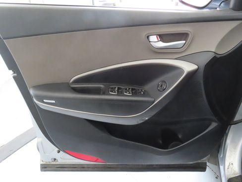 Used 2017 Hyundai Santa Fe SE FWD image 8