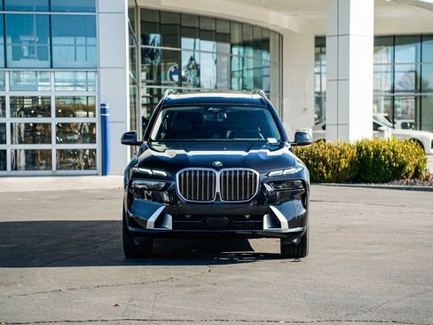 Used 2026 BMW X7 xDrive40i w/ Premium Package image 2