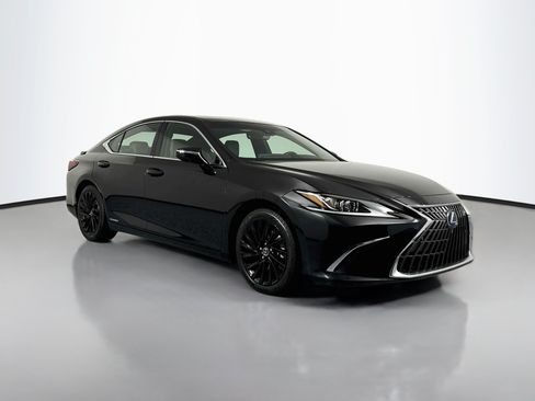 Used 2022 Lexus ES 300h w/ Accessory Package FWD image 3