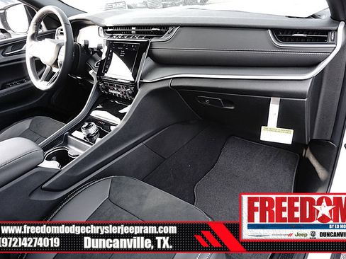 New 2025 Jeep Grand Cherokee L Altitude image 12