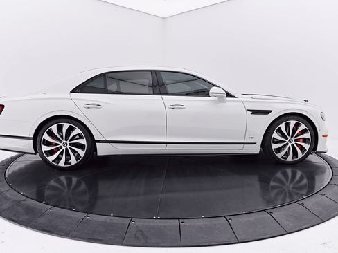 Used 2022 Bentley Flying Spur V8 AWD/4WD image 17