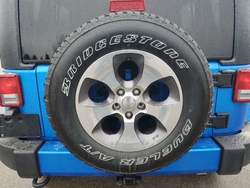 Used 2016 Jeep Wrangler Unlimited Sahara w/ Connectivity Group image 25