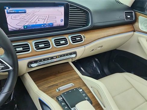 Used 2025 Mercedes-Benz GLS 450 4MATIC image 47