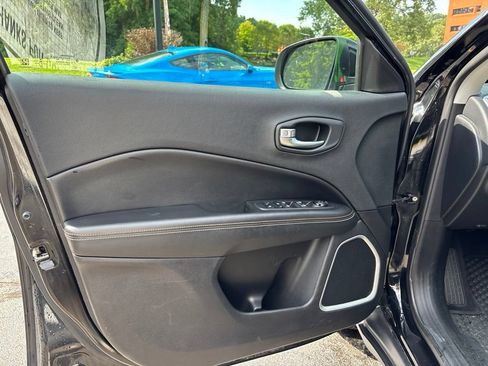 Used 2019 Jeep Compass Latitude w/ Cold Weather Group AWD/4WD image 19